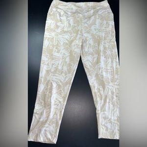 Starting Point Performance Capri Floral legging size Large With Pockets Like New
